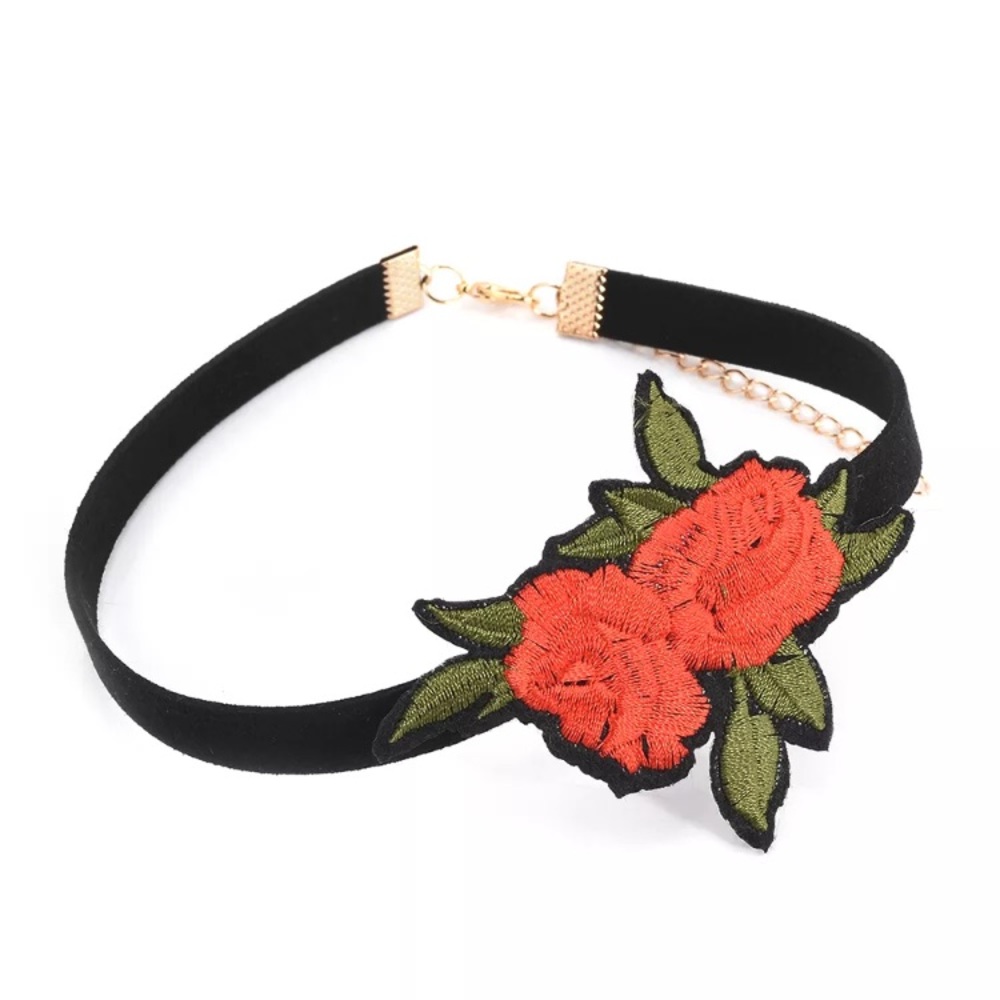 rose patch velvet choker