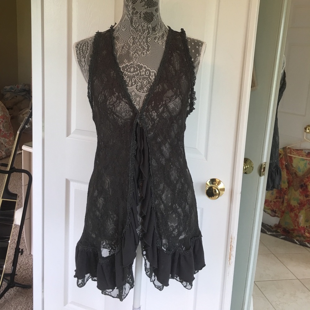 Sheer/ Lace sleeveless cardigan!