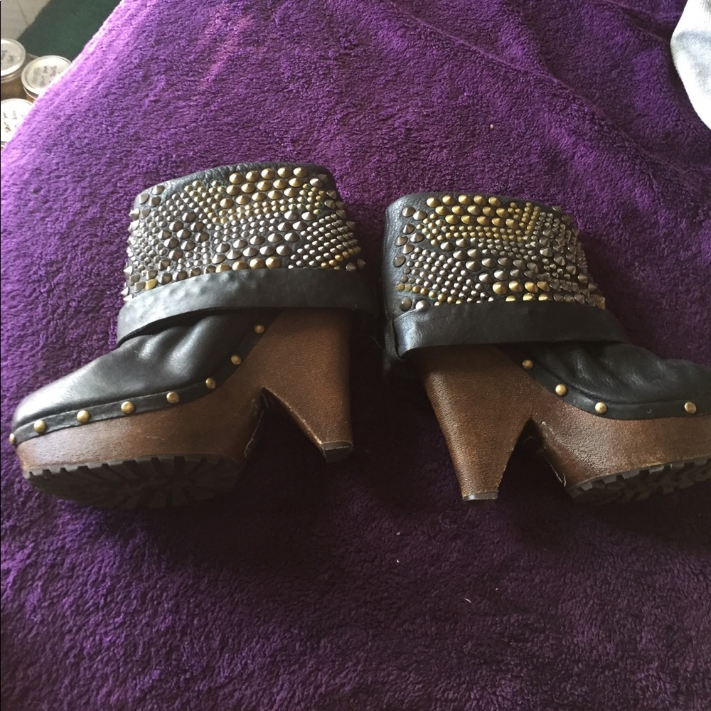 Sam Edelman boots make offer