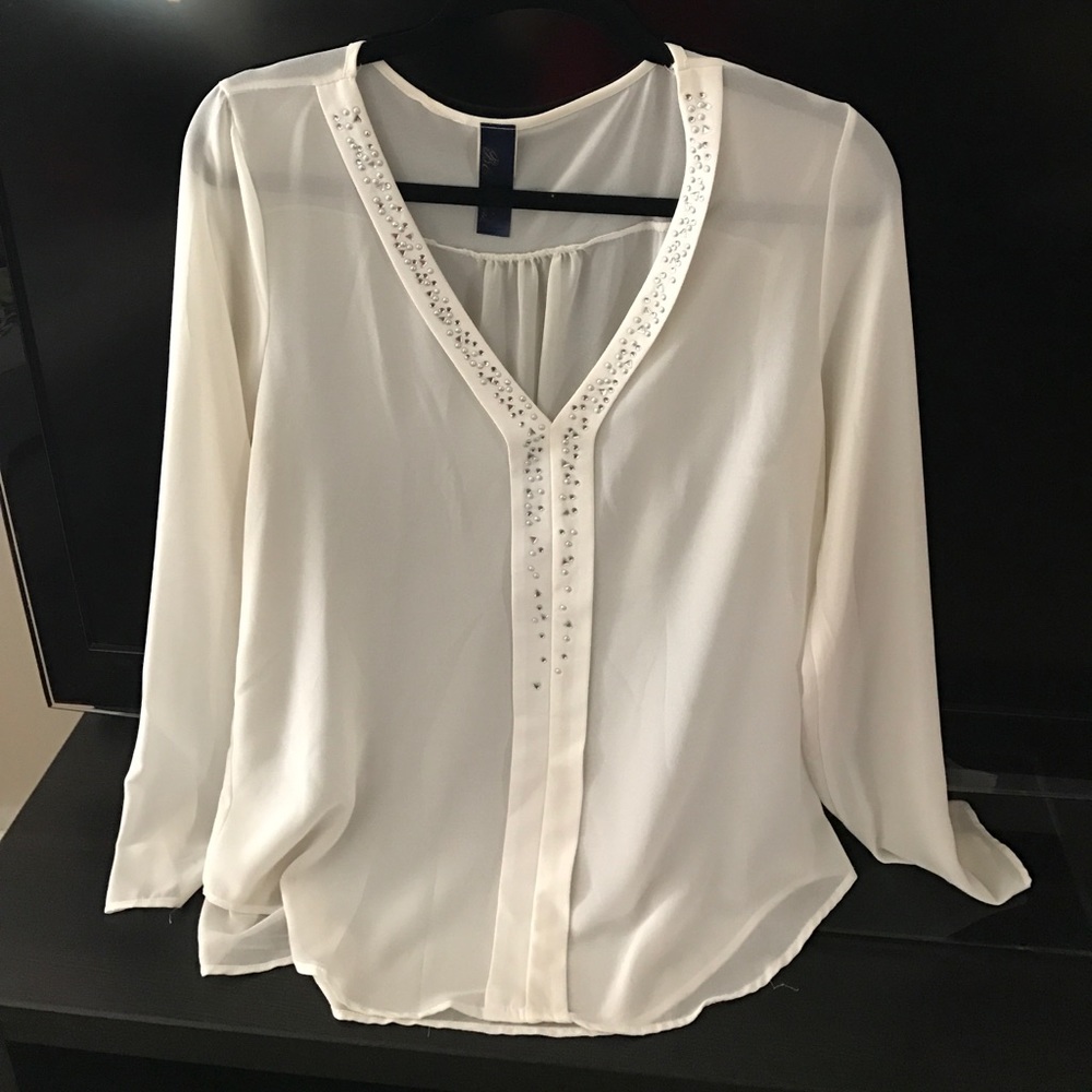 White blouse with beaded vneck!