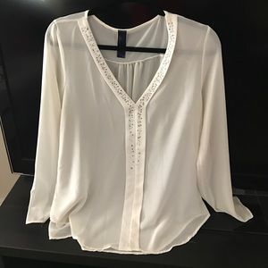 White blouse with beaded vneck!