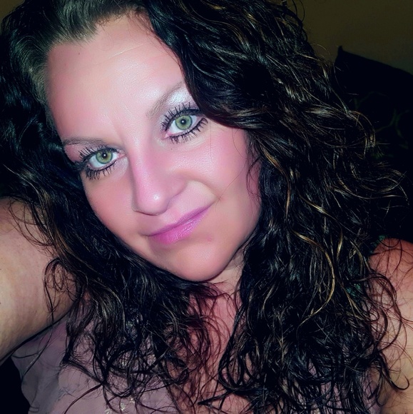 Meet your Posher, Mandi - Picture 1 of 1