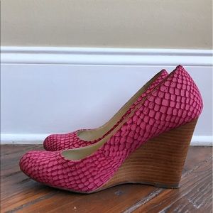 Max Studio Pink Textured Leather Wedge