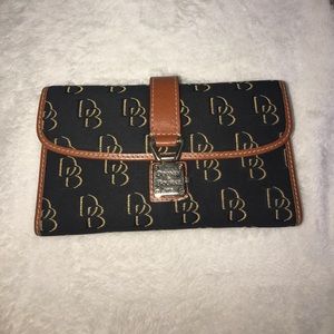 Dooney & Bourke wallet - Black and Tan