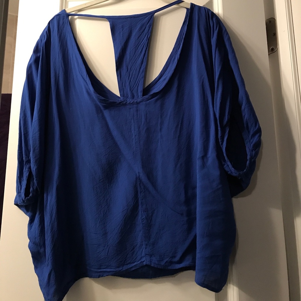 Solemio blue open back top