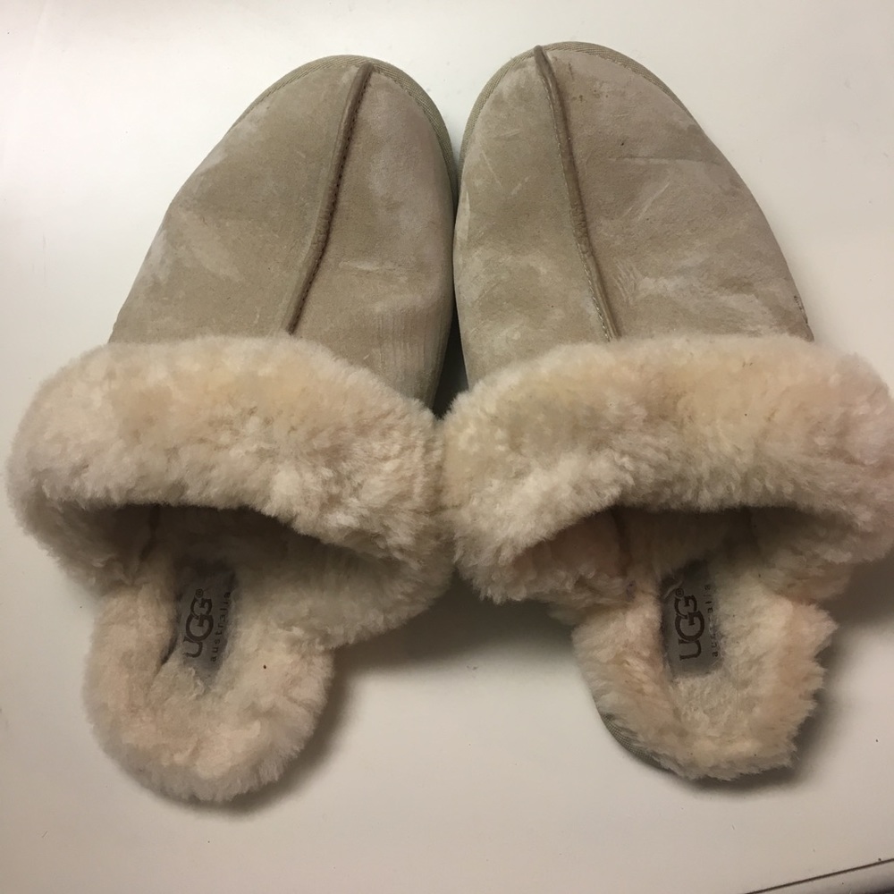 Like new ugg slippers