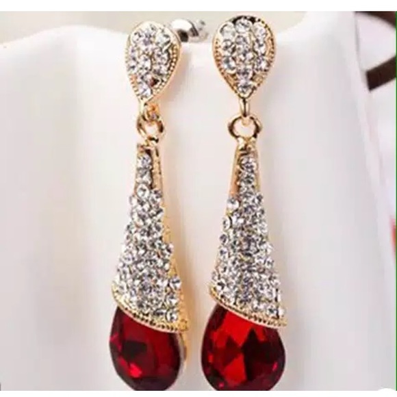 Earring - Picture 1 of 1