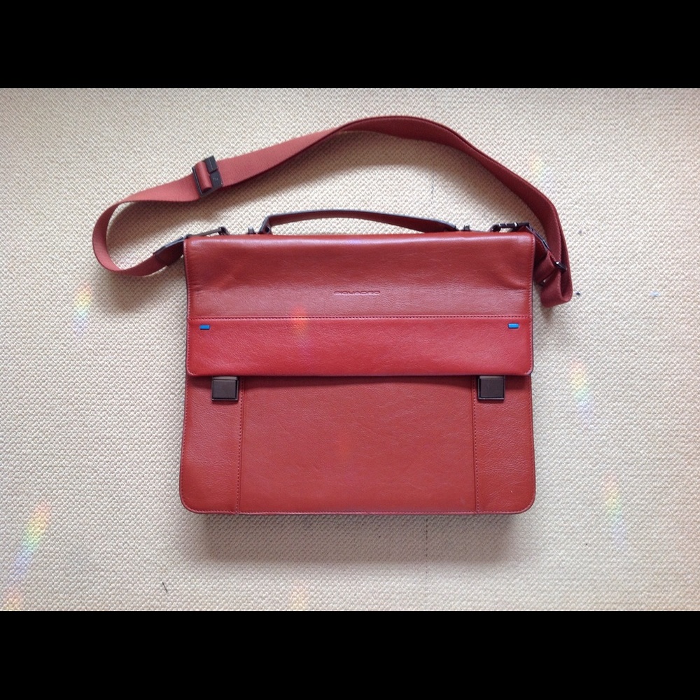 Piquadro bovine leather soft briefcase.