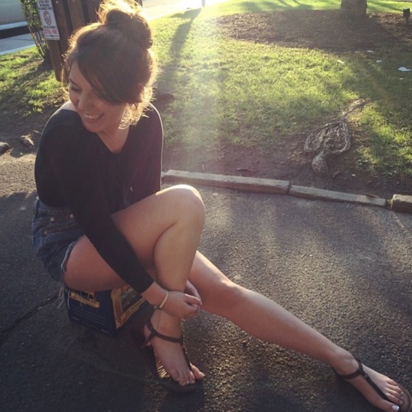 MEET YOUR POSHER - Picture 2 of 3