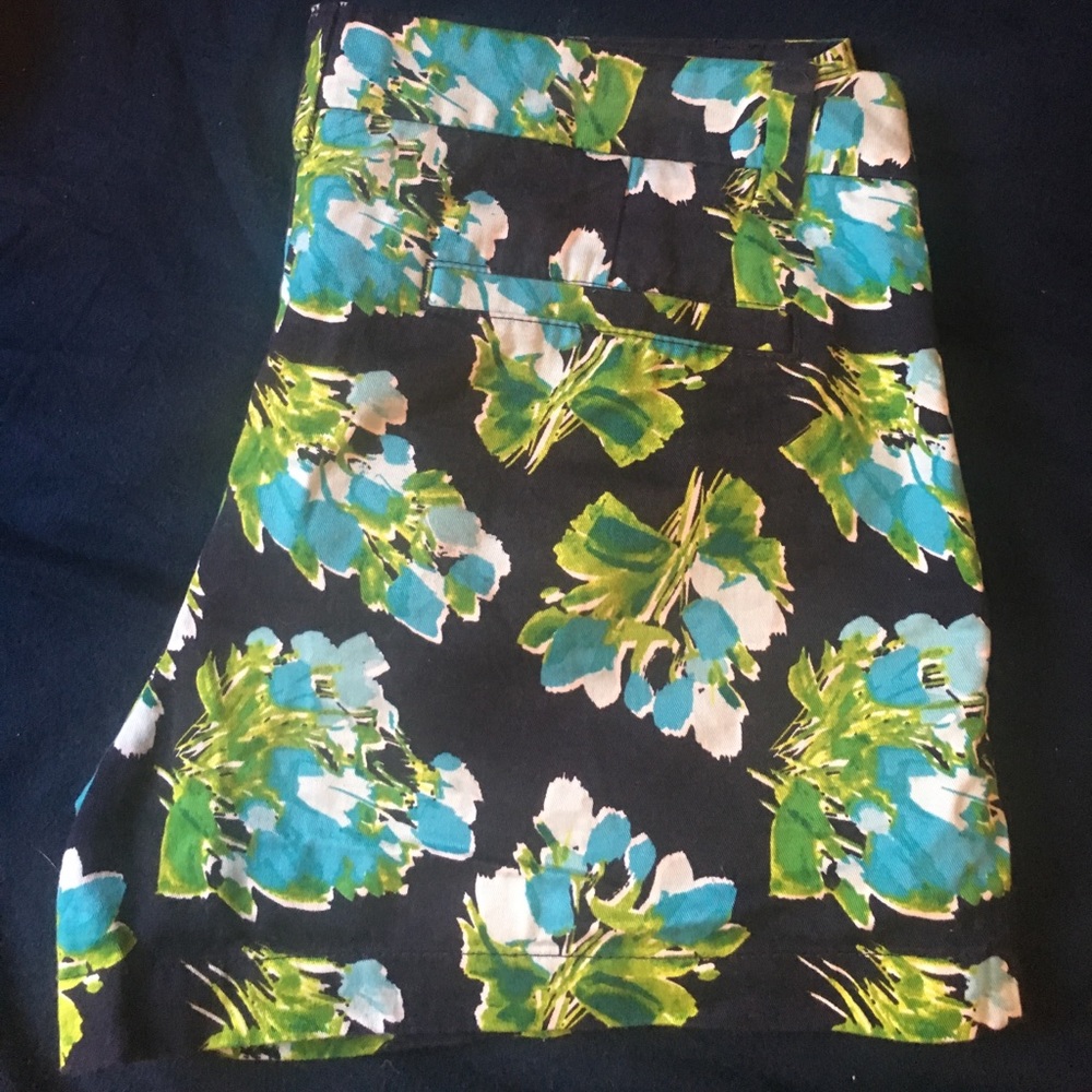 Last chance! NWOT Floral shorts