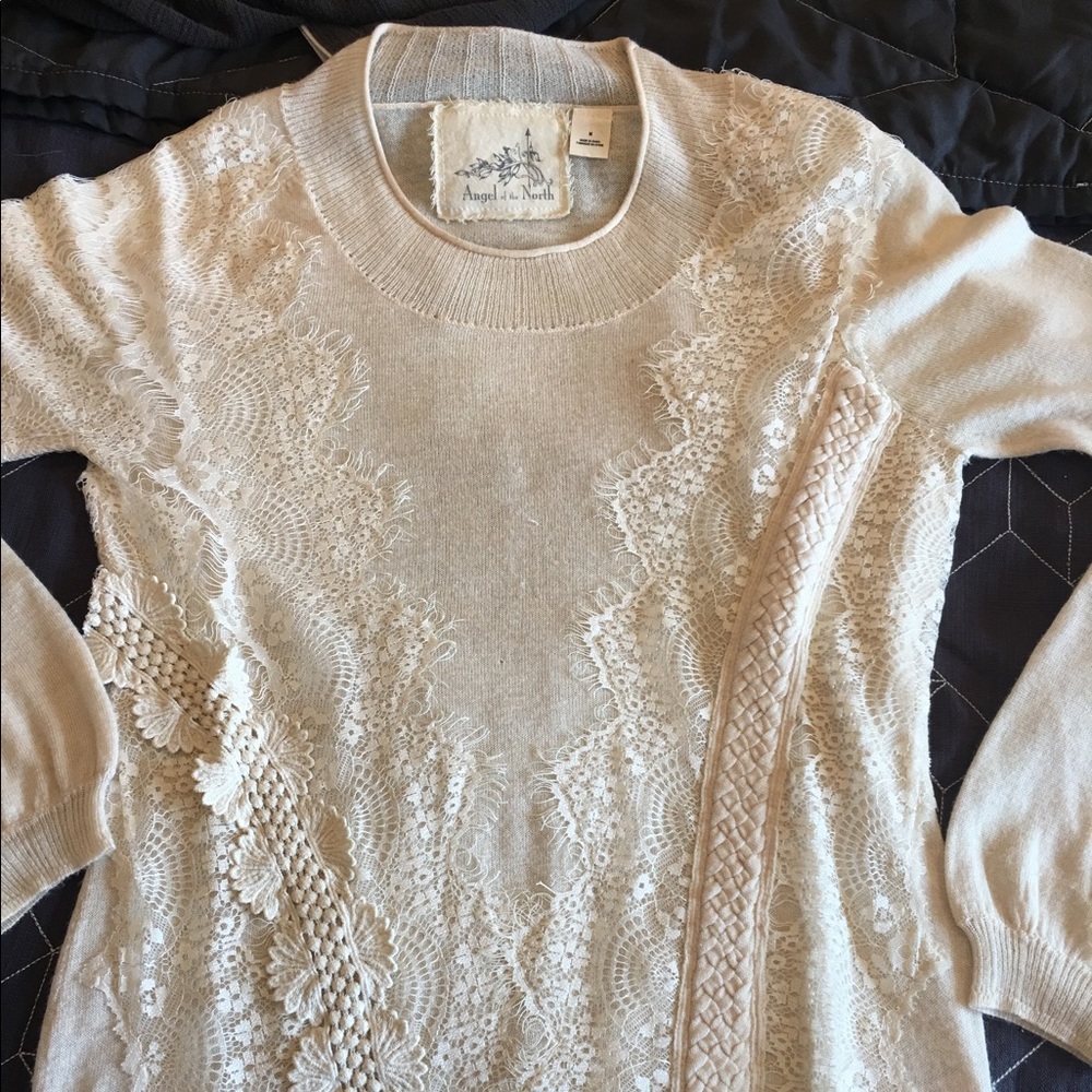 Anthroplogie Angel of the North light  Sweater