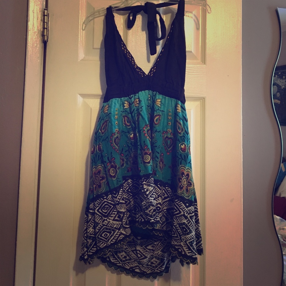 Wet Seal medium black & teal floral halter top🌺