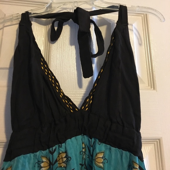 Wet Seal medium black & teal floral halter top🌺 - Picture 2 of 4