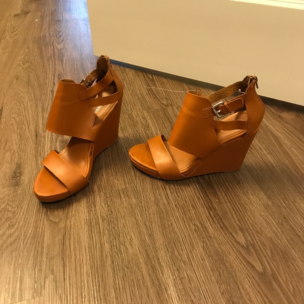 Express brown Wedge