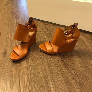 Express brown Wedge