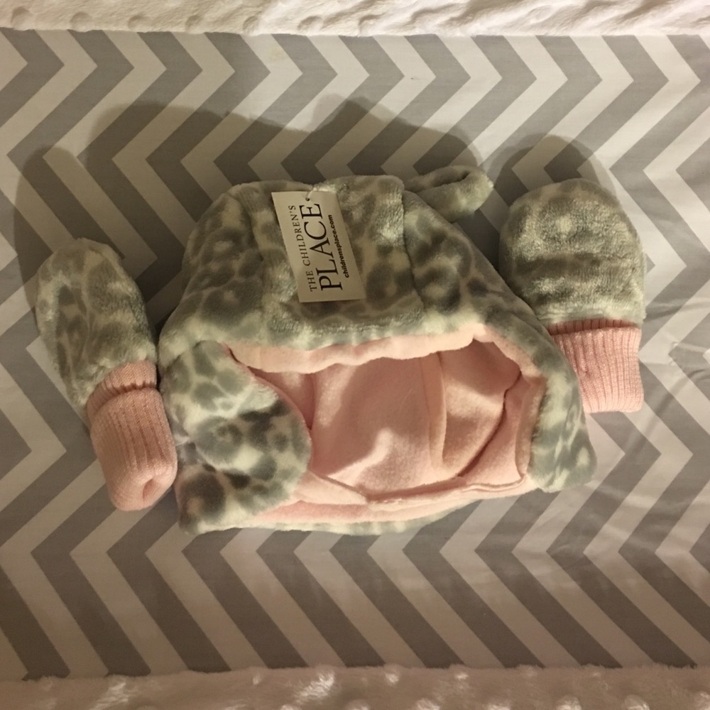 The children's place hat & gloves -baby girl