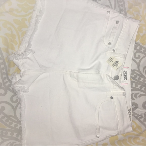 White shorts - Picture 2 of 3