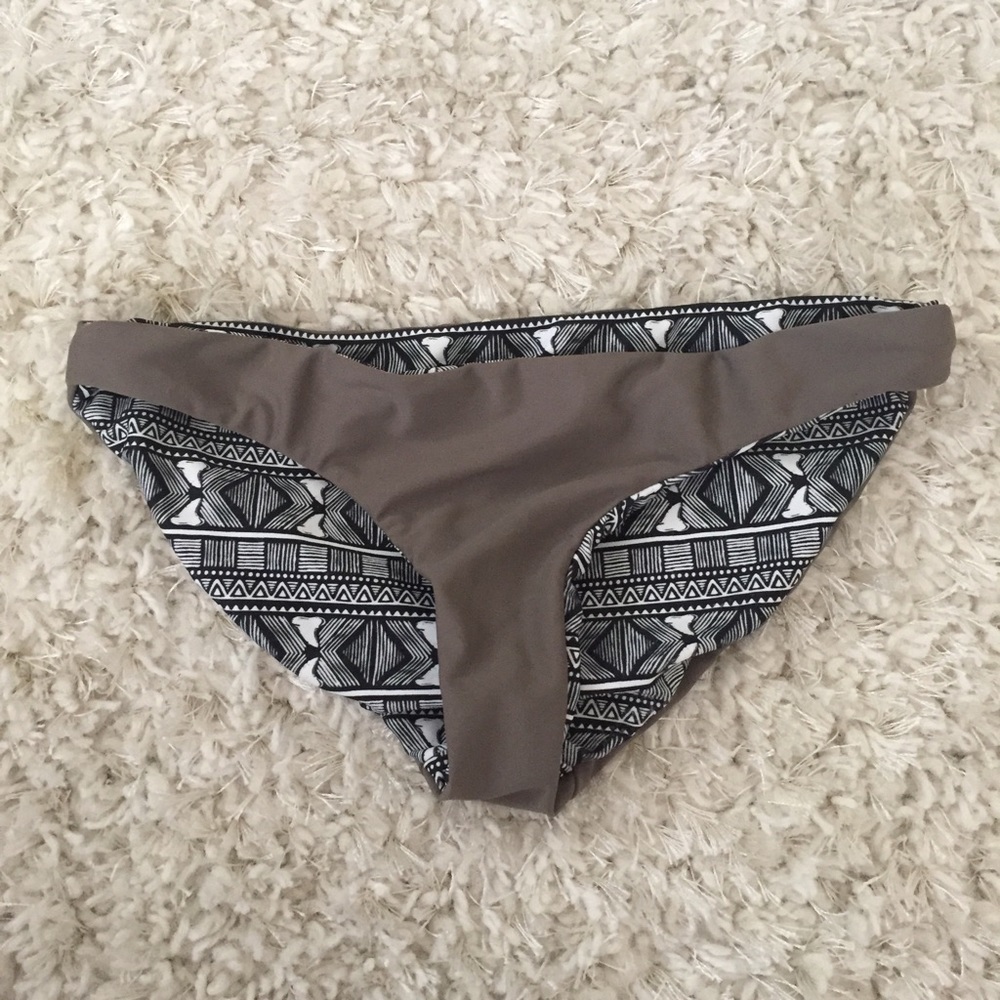 SOLD🎉 Issa De Mar reversible Maya bikini