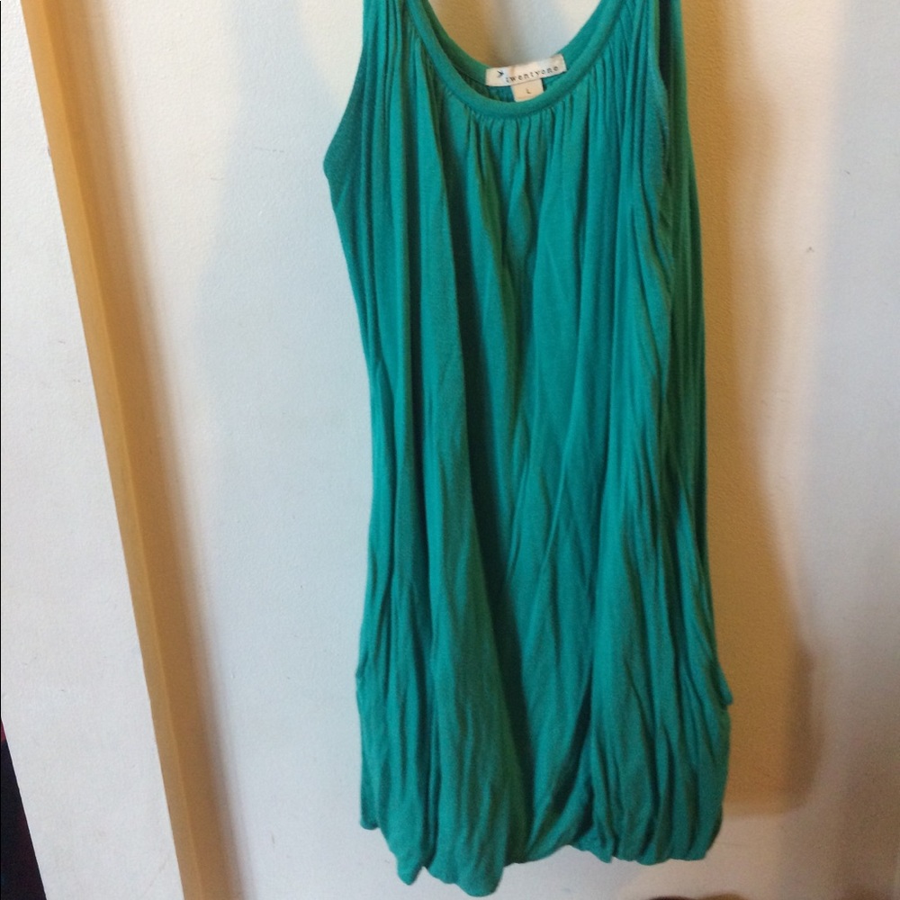 No sleeve green dress