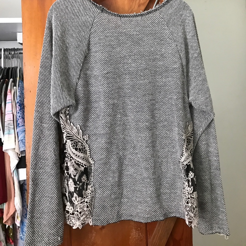 Blouse - Picture 2 of 3