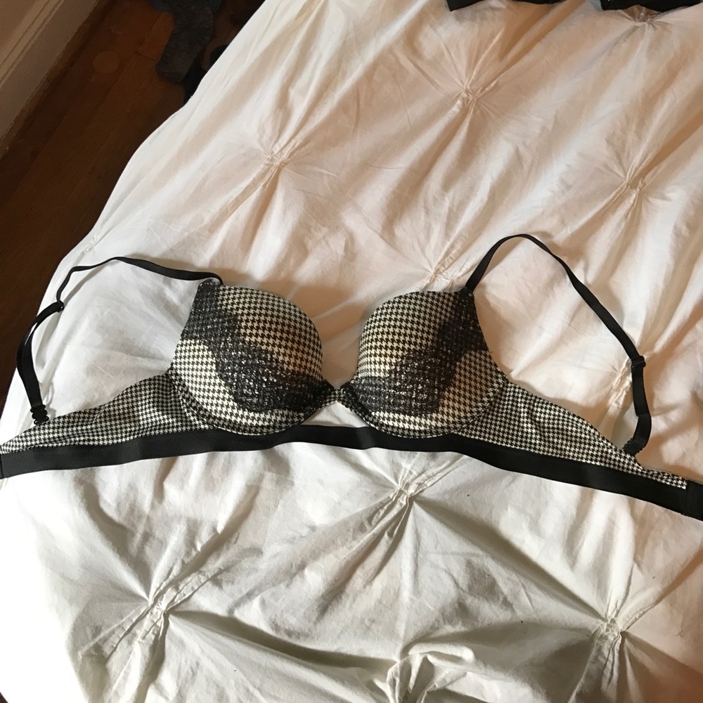 Victoria's Secret 34B bra!