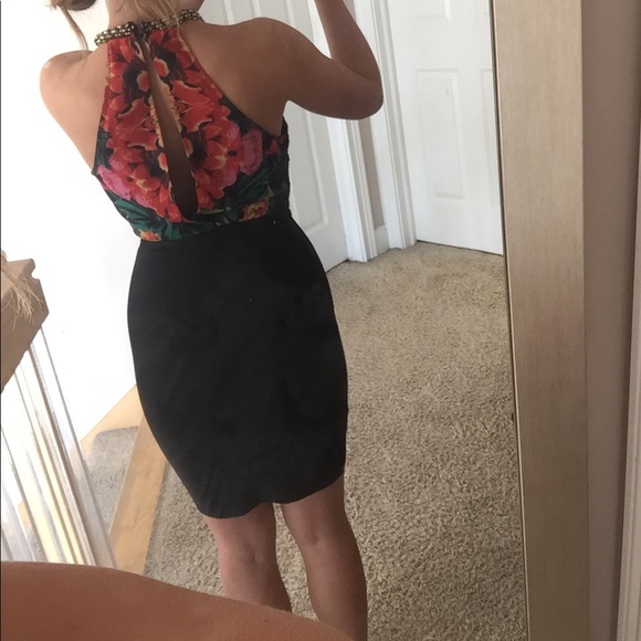 Forever 21 fitted floral halter neck dress NWT - Picture 3 of 5