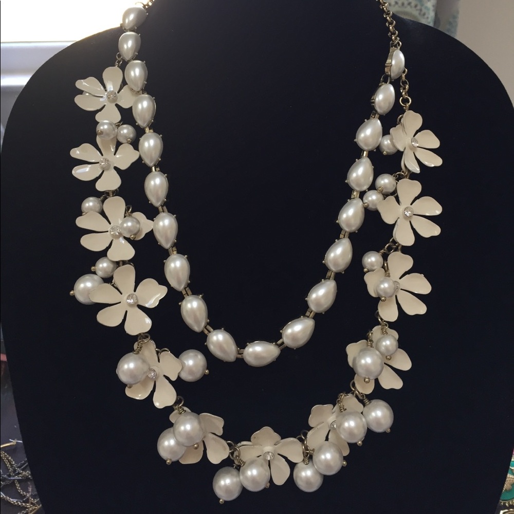 Flowers and Pearls Necklace
