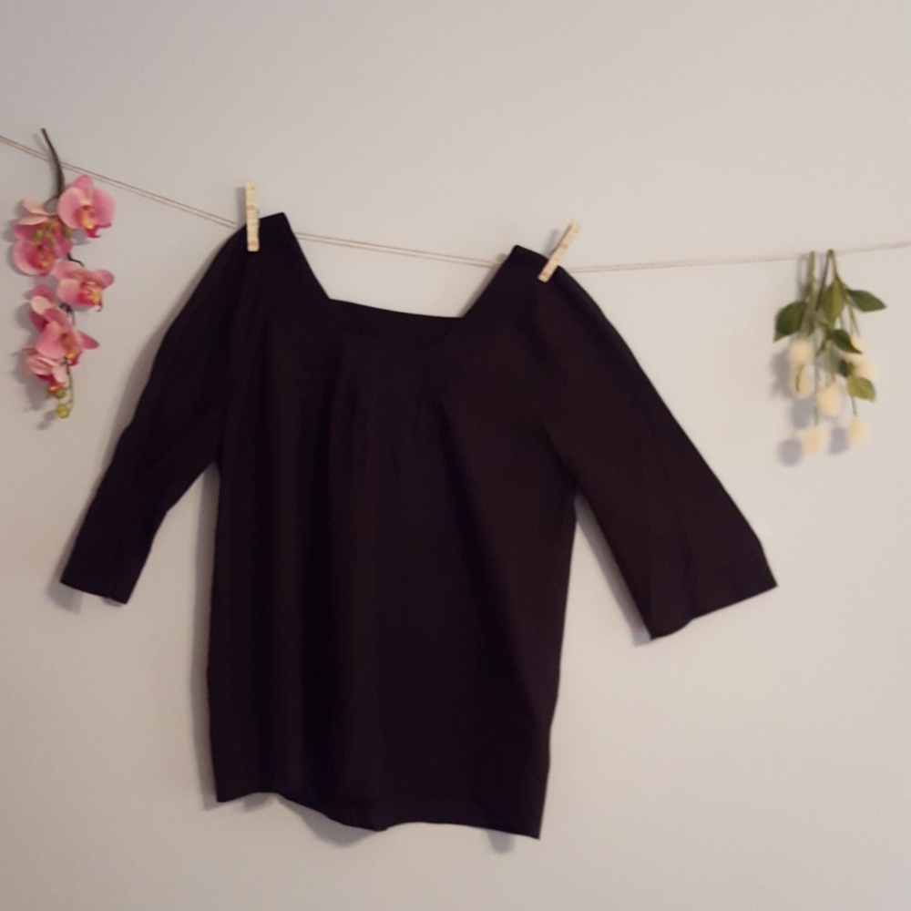 3/4 sleeve true black flutter shirt