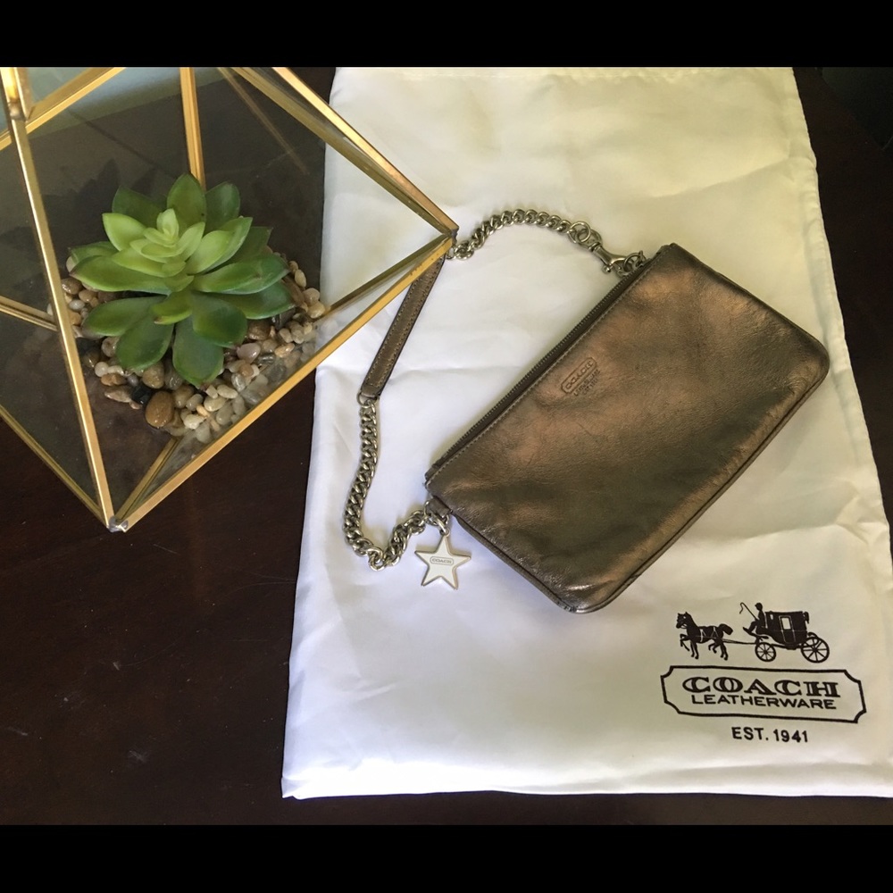 👛 Coach wristlet- platinum!