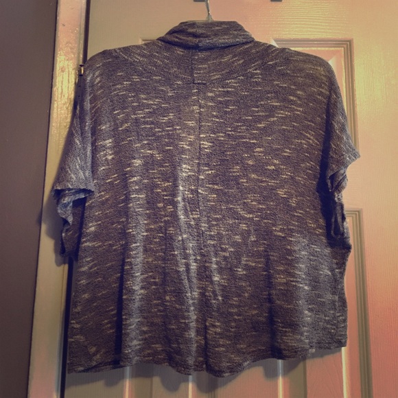 Oboe small brown/gray cowl neck crop top 👚 - Picture 2 of 2