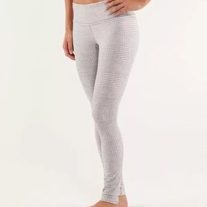 💥SALE💥Lululemon Wunder Under Polar Cream Size-6