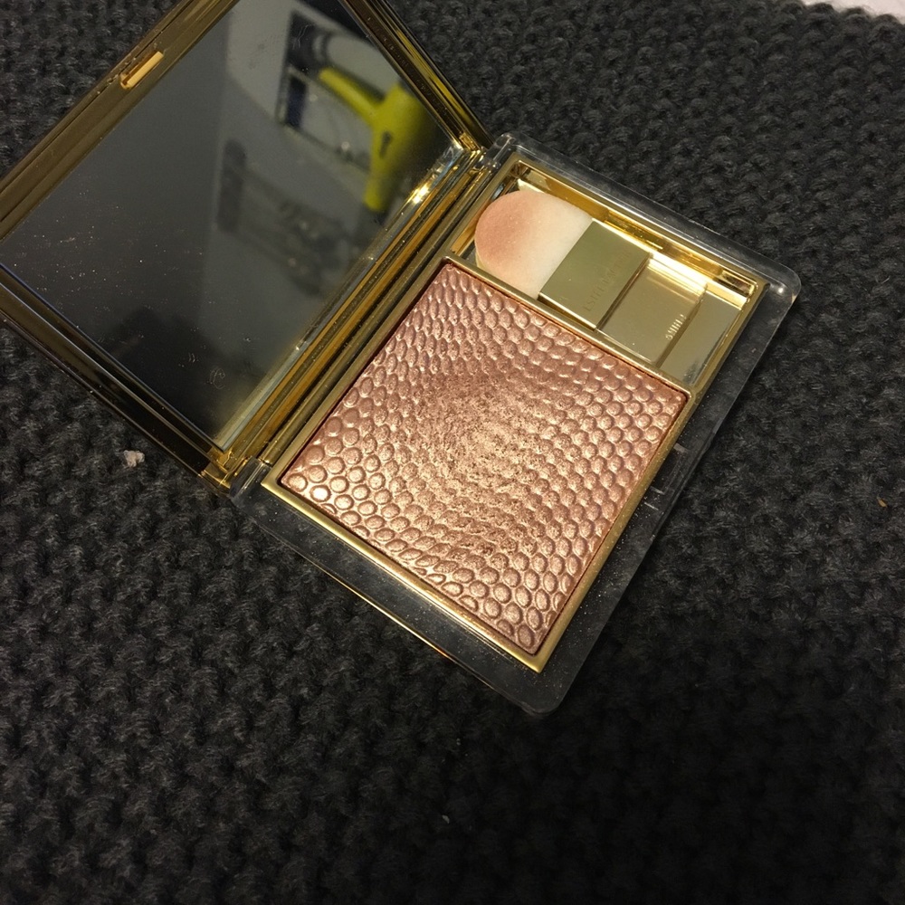 Estée Lauder modern mercury highlighter