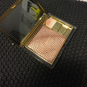 Estée Lauder modern mercury highlighter