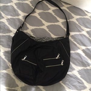 Black purse with medium strap (adjustable)