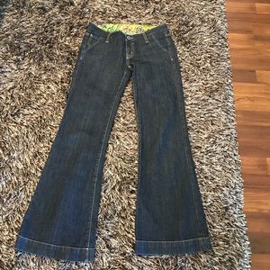 Size 28 Miss Me Jeans. Love this look!