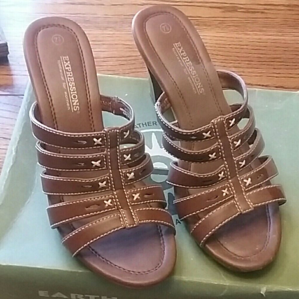 Expression footwear for woman