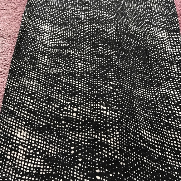 Knee length bodycon printed tight pencil skirt - Picture 2 of 3