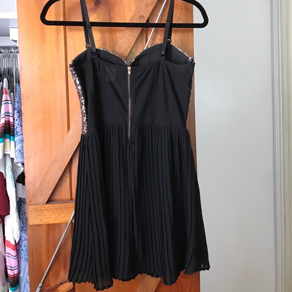 MinkPink dress, worn twice - Picture 2 of 3