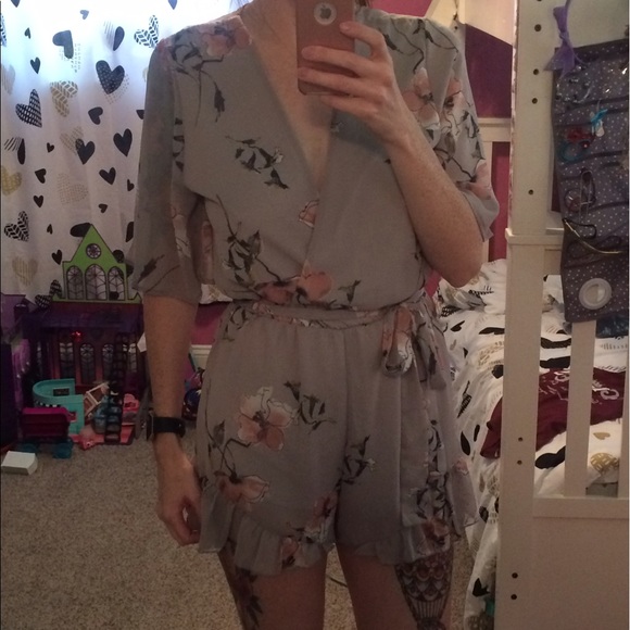 BlueBlush Romper - Picture 4 of 4