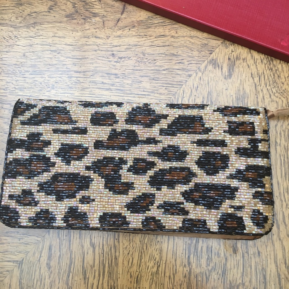 Beautiful fully beaded leopard clutch