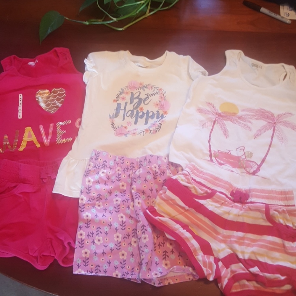Short outfit bundle. 2 are crazy 8, one thoughskin