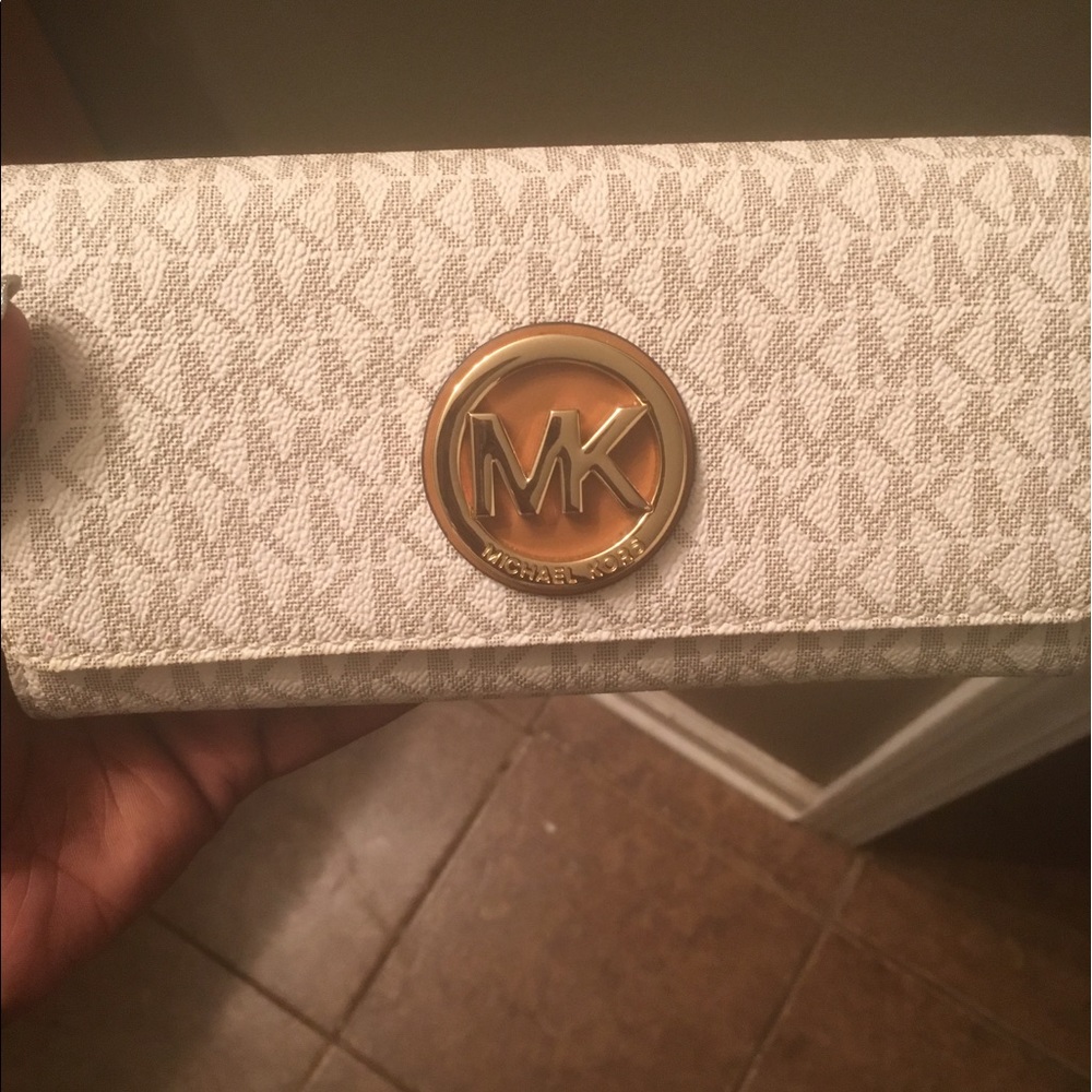 Authentic mk wallet
