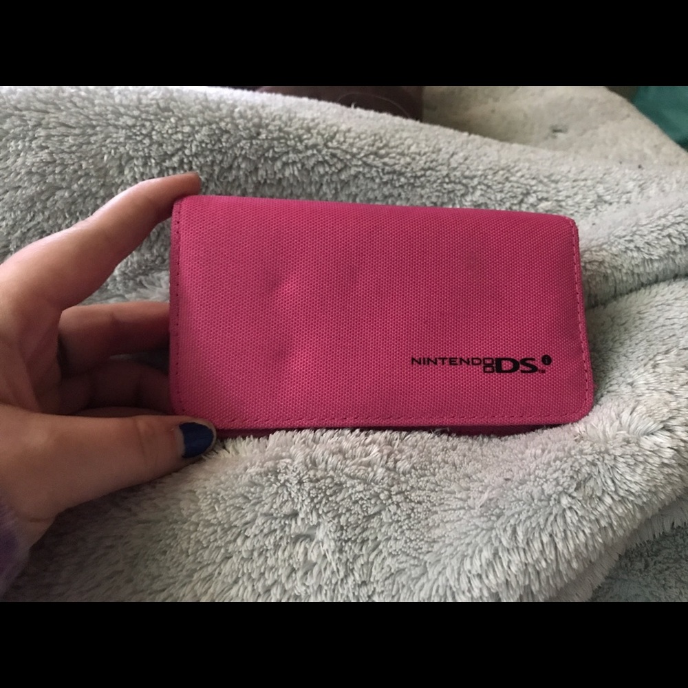 Nintendo DSi w/case and charger