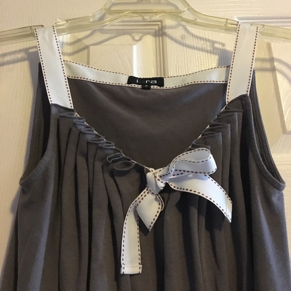 Small gray top with bow detail - Picture 2 of 3
