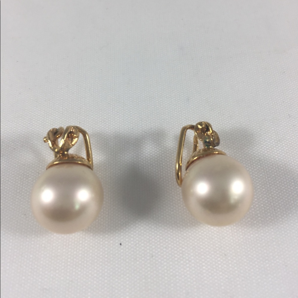 Vintage style faux pearl clip on earrings