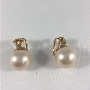 Vintage style faux pearl clip on earrings