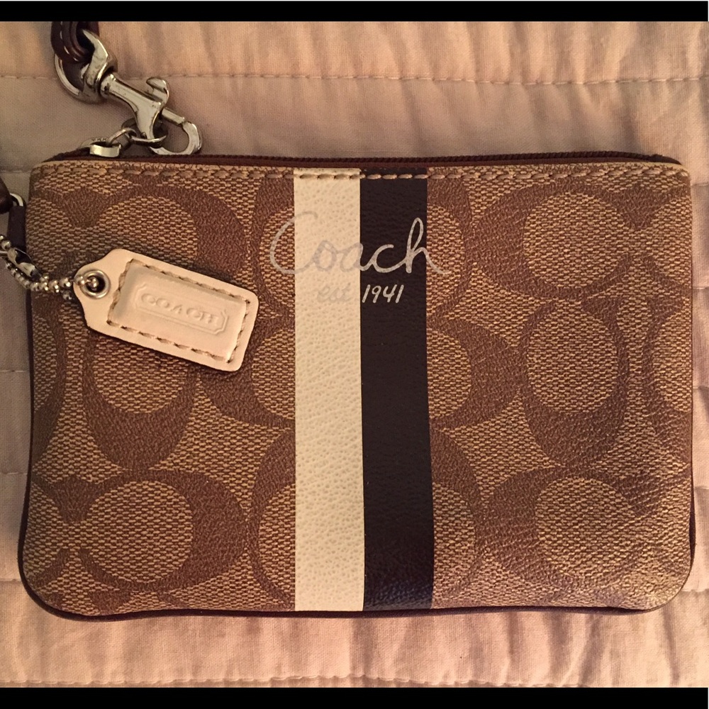 🎉MOVING SALE!! 🎉 Coach Leather Wristlet