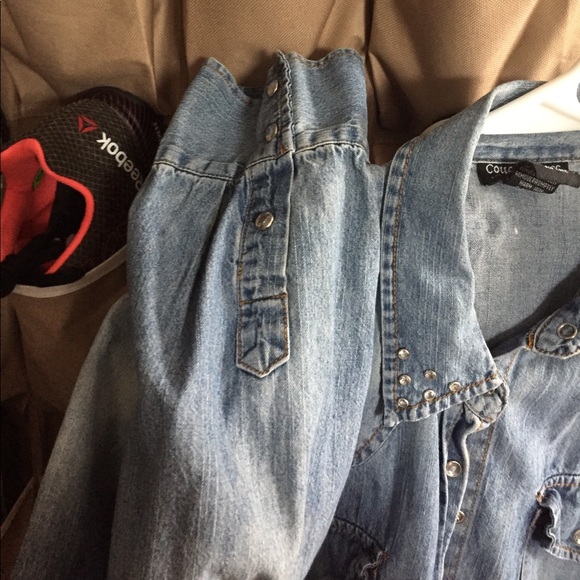Jean shirt. Only worn once - Picture 2 of 3
