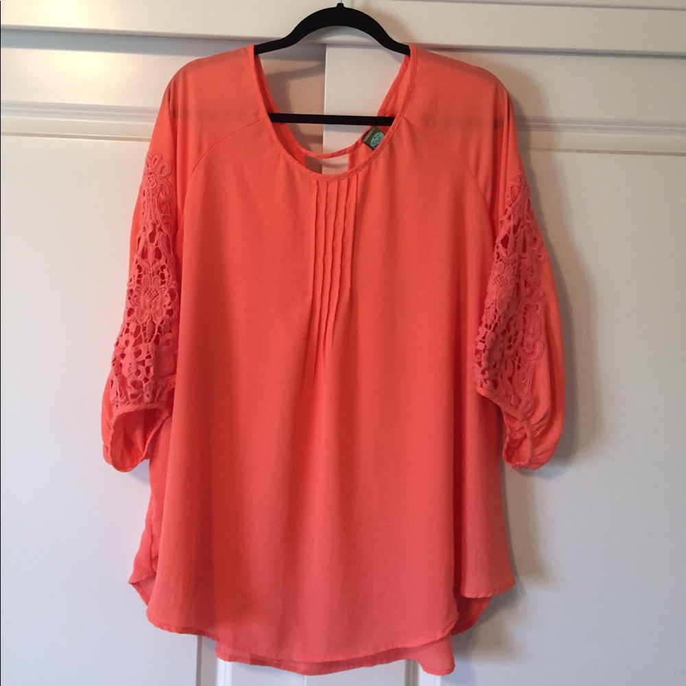 *NWOT  Light-Weight Coral Top with Lace Sleeves