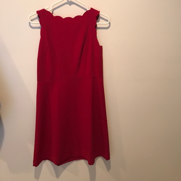 LOFT Dresses & Skirts - 💃DRESS SALE💃 LOFT scalloped dress. SZ 2